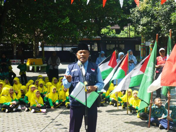 SD MUHAMMADIYAH CONDONGCATUR GELAR AKSI BELA PALESTINA