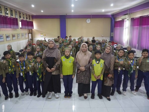 PELATIHAN DAN PELANTIKAN DOKTER KECIL SD MUHAMMADIYAH CONDONGCATUR: TANAMKAN KEPEDULIAN HIDUP SEHAT SEJAK DINI