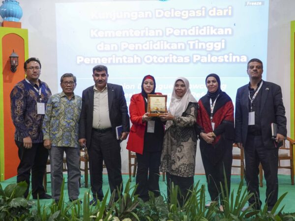 SD MUHAMMADIYAH CONDONGCATUR TERIMA KUNJUNGAN DELEGASI PALESTINA