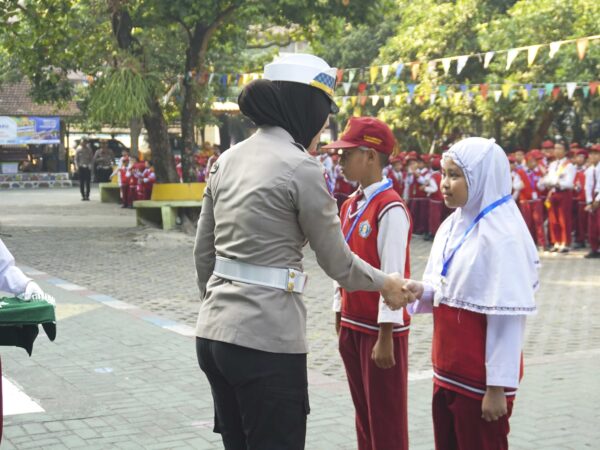 UPACARA PEMBUKAAN PELATIHAN PKS SD MUHAMMADIYAH CONDONGCATUR DAN SD MUHAMMADIYAH KOMPLEK KOLOMBO BERSAMA SATLANTAS POLRESTA SLEMAN