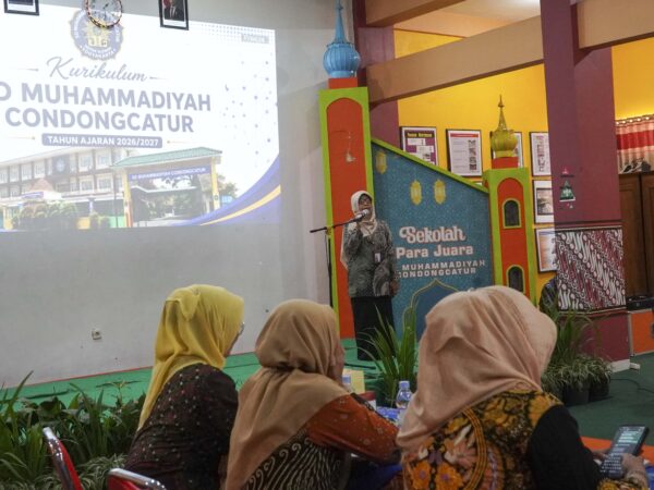 SD MUHAMMADIYAH CONDONGCATUR GELAR REVIEW KURIKULUM TAHUN PELAJARAN 2026/2027