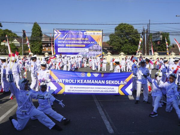 WAKAPOLRESTA SLEMAN PIMPIN UPACARA PELANTIKAN PKS SD MUHAMMADIYAH CONDONGCATUR